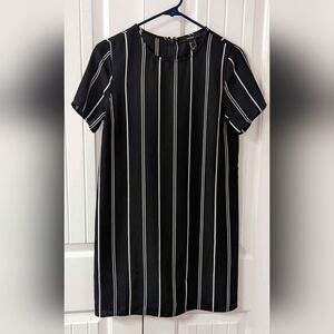 5/$25 Forever 21 B&W Vertical Striped Dress Size Small
